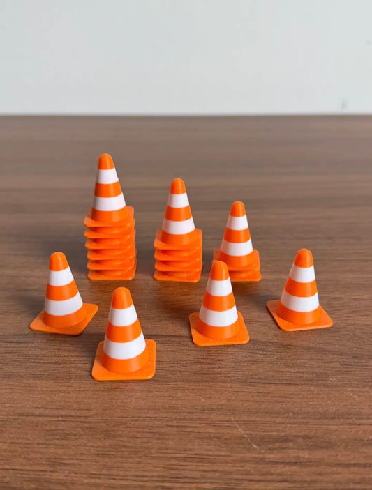Pequenos cones de trânsito